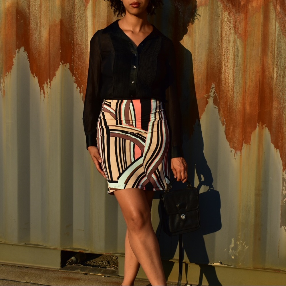 Bisou Bisou abstract skirt sz XS